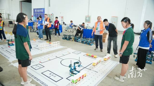 粤港澳3500名科创少年同台竞技,“手搓”机器人有多惊艳